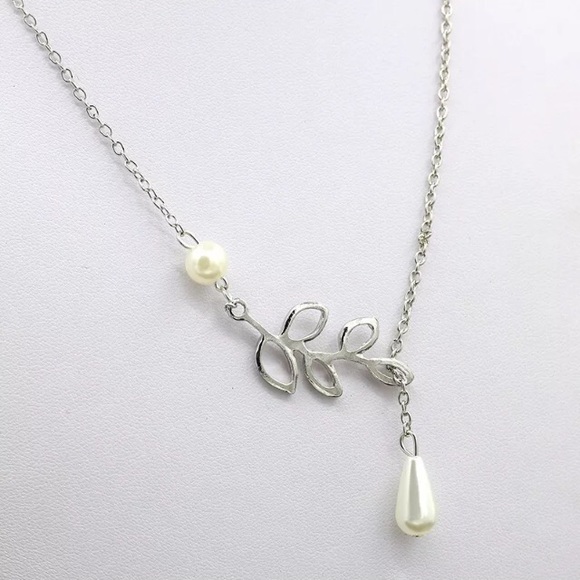 Chic Necklace - Picture 5 of 7